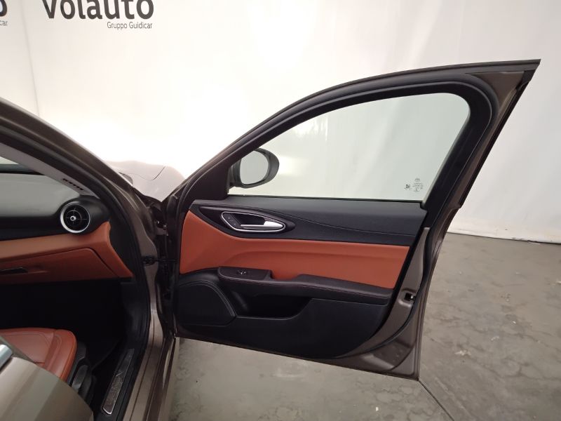 GuidiCar - ALFA ROMEO Giulia 2016 Giulia 2.2 t Super 180cv Usato